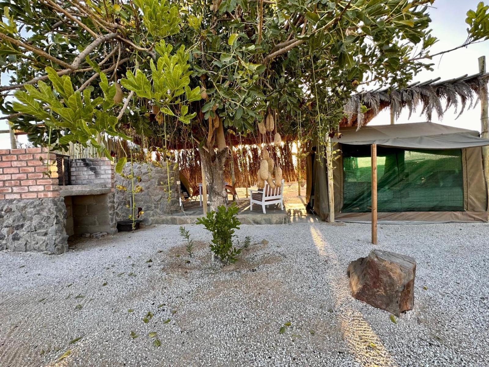 Daureb Isib Campsite And B&B Uis Exterior photo